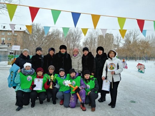 Спортивные соревнования между командами педагогов детских садов.