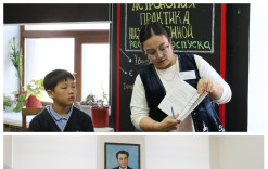 25 апреля в областной библиотеке им. С. Торайгырова состоялся урок краеведения с участием учащихся 6А классов, посвященный 90-летию Серика Джаксыбаева.