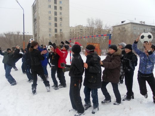 Центром занятости и детского творчества проводились «Озорные старты» среди школ г.Павлодара приуроченные открытию зимних азиатских игр.
