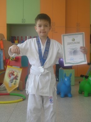 Поздравляем воспитанника детского сада №10  Боранбаева Алана с Победой!