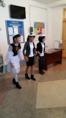 22 сентября  2014г.  в Жетекшинской школе стартавала  « Неделя языков», которую открыла тематическая линейка подготовленная учителями предметниками- языковедами.