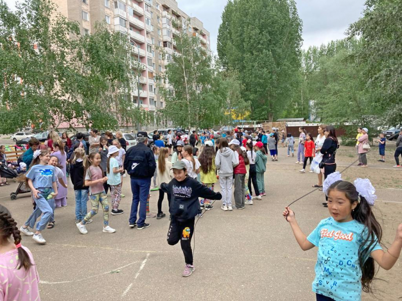 Павлодарских школьников учили занятости по интересам в своем дворе