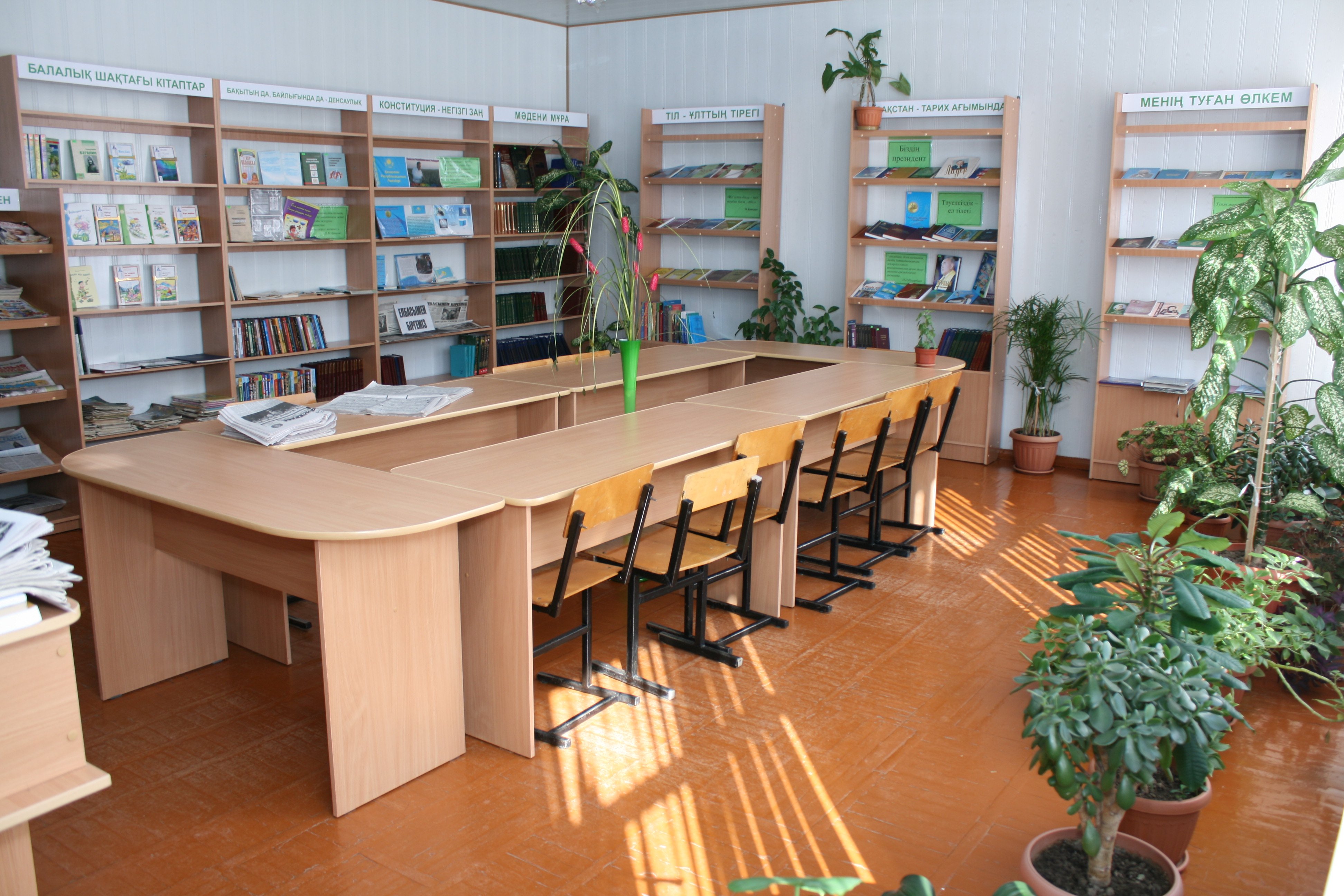 Первый класс в библиотеке. Столы для библиотеки в читальном зале. Мебель для школьной библиотеки. Мебель для читального зала. Стол для читального зала библиотеки.