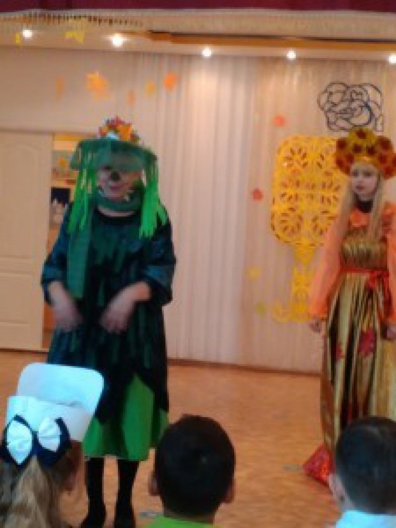 Разные герои пришли к детям и дарили дары осени!!!