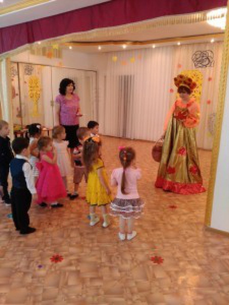 Золотая осень в гости к нам пришла!!! И детишкам нашим витамины принесла... 