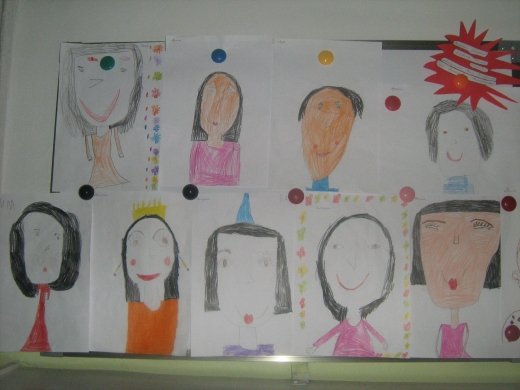 Выставка детских рисунков  «Наша казахстанская мама»