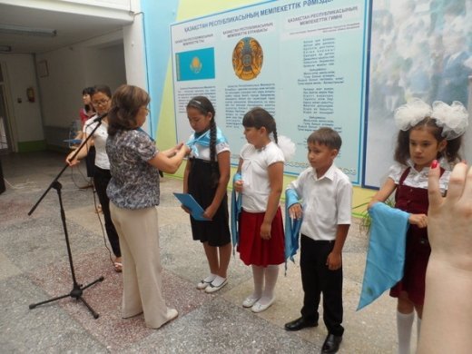 В школе № 42 им. М.Ауэзова была проведена торжественная церемония приема школьников в ряды «Жас Ұлан».