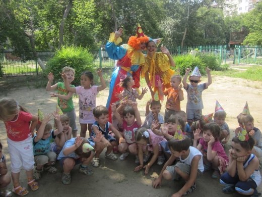 Петрушка и Кирюшка атты көңілді сайқымазақтар бізде қонақта болды.