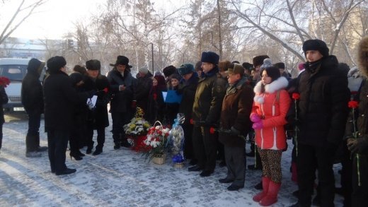 Бір минут үнсіздікпен мерт болған шекарашылар мен жауынгерлерді еске алды.