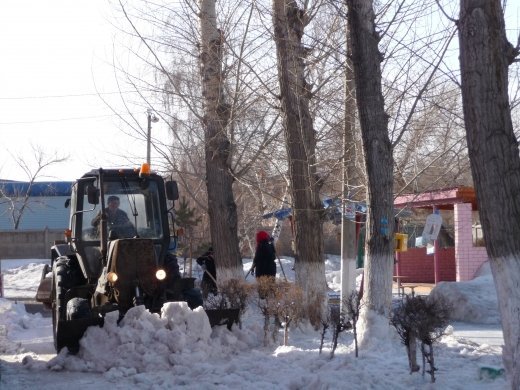 Субботник по очистке снега.