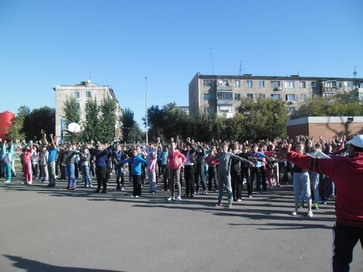 «Денсаулық күнін» өткізу қарсаңында мектебімізде таңғы жаттығу өткізілді. Бұл шараға мектептің барлық оқушылары қатысты.