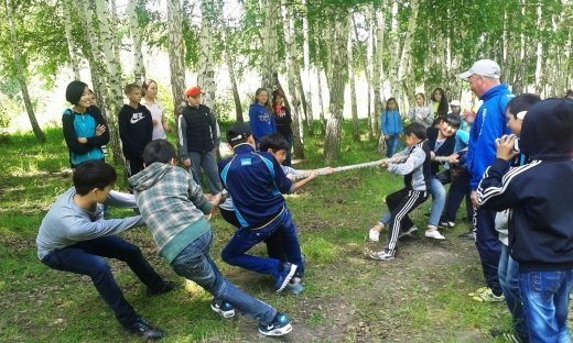 Жазғы демалыс...  Әрине, біз мектеп жанындағы кешенде қуана қайта жиналамыз.Настали долгожданные каникулы…  И конечно же долгожданный лагерь.