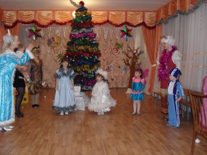 Новогодняя елка для детей сотрудников
