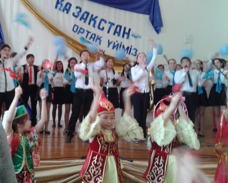 ҮШ ҰРПАҚТЫҢ КЕЗДЕСУІ