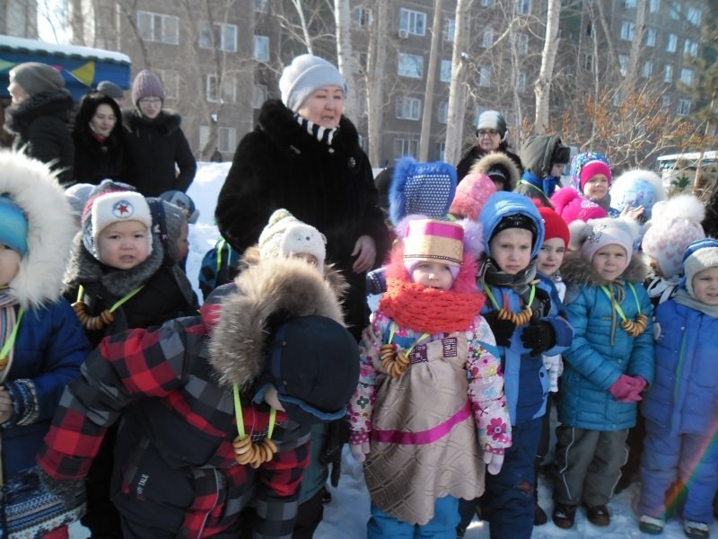 На гулянье собирались- в костюмы наряжались!