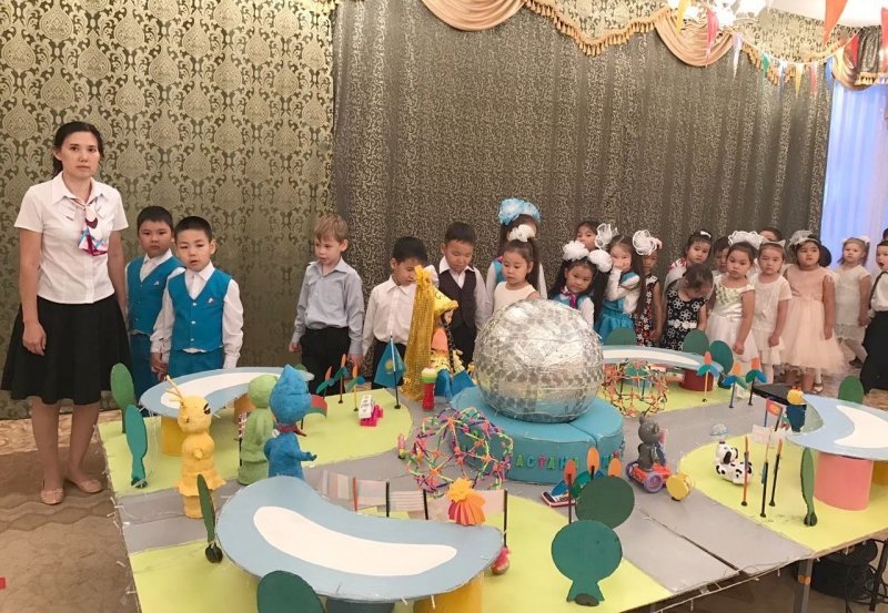 ЭКСПО-дағы тәрбиешілердің көрмесі