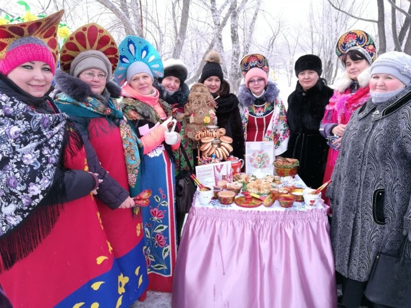 Масленица считается старинным русским народным праздником. По сути, это прощание с зимой и торжественная встреча красавицы весны.
