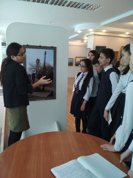 Учащиеся 8 А класса  СОШ №37 посетили областной художественный музей