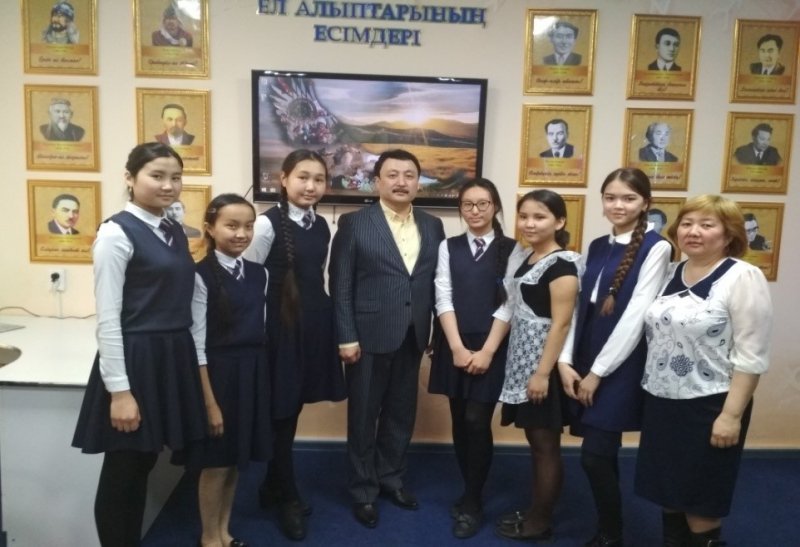 Cостоялась встреча известного акына Аманжола Алтаева с одаренными учениками  школ