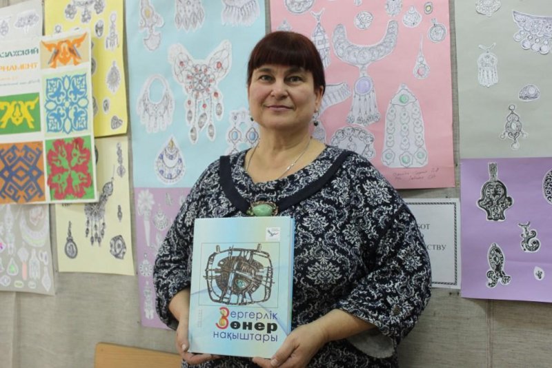 Творческие работы педагога-ювелира вошли в новый альбом об искусстве Казахстана