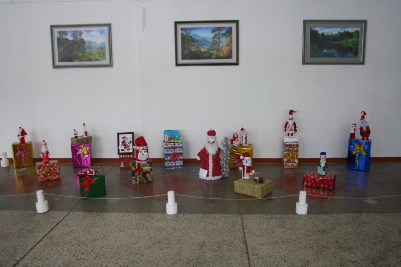 Выставка Дедов Морозов