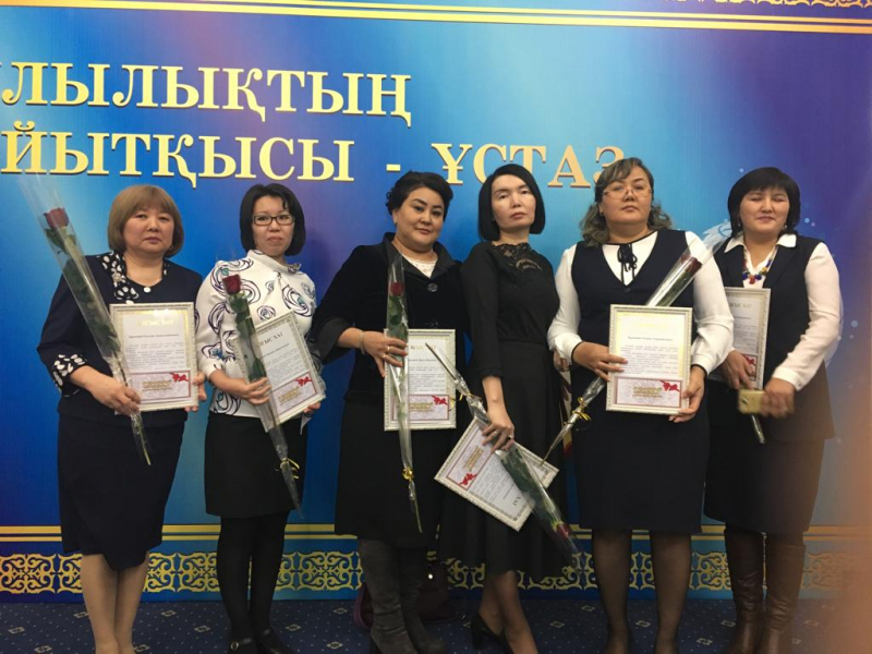 Павлодар қаласы әкімі  Ә. К. Күмпекеев  2018 - 2019 оқу жылының облыстық олимпиада оқушыларының жеңімпаздары мен жүлдегерлерін  дайындаған директорлар және мұғалімдерін марапаттады