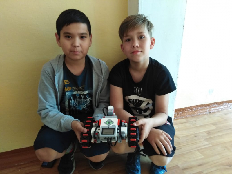 7 июня Сегодня ребята из о профильного отряда по робототехнике собрали роботов. Учащиеся 3 А класса собрали робота 