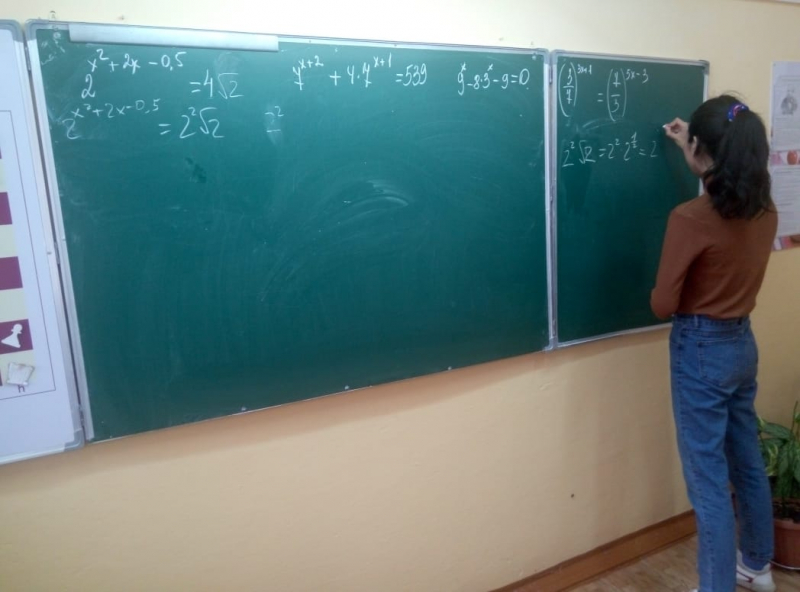 В 13 школе для учащихся 10 класса организована «Летняя школа ЕНТ». Учащиеся ежедневно посещают занятия по русскому языку, истории Казахстана, математике.
