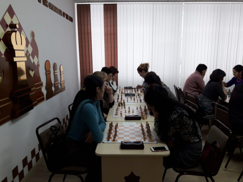 Учителя школ города посвятили блиц-турнир по шахматам Дню Независимлсти Казахстана