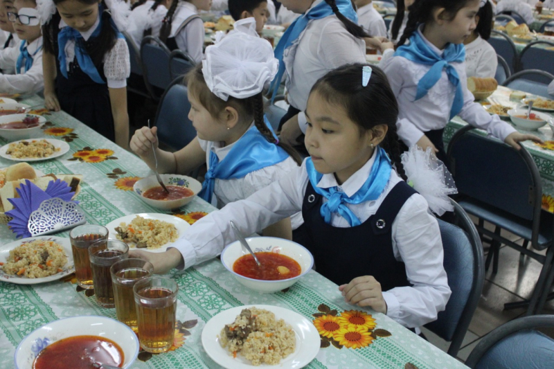 Бесплатное питание организовано для 23 тысяч учащихся 1-4 классов