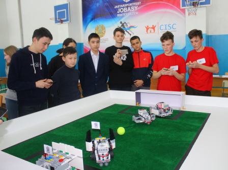 Робототехника  бойынша ең жақсы команда үшін қаланың 120 оқушысы жарысты