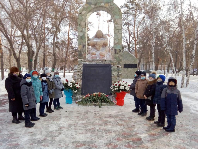 №27 мектептің түлегі Иван Михайлович Брылевтің мемориалдық тақтасында ерлік сабағы өтті