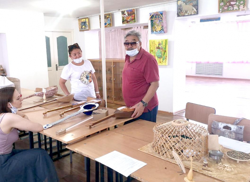 Павлодарские школьники сами изготовили домбру