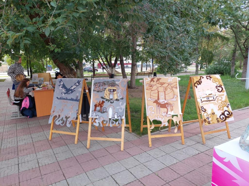 Выставка детских рисунков в августе