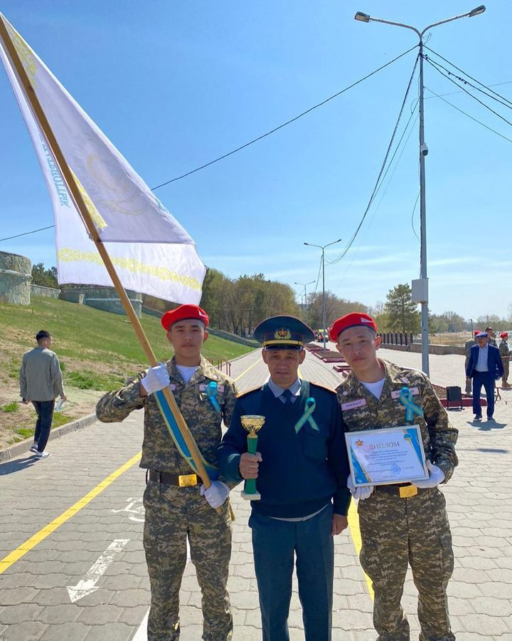 ҚР—ның «Отан қорғаушылар» күніне орай өткізілген Облыстық «Сап және ән» байқауынан 10 «А» сынып оқушылары Ургушбеков Жоламан, Жаңбырбай Нурдаулет 3- орын иеленді.