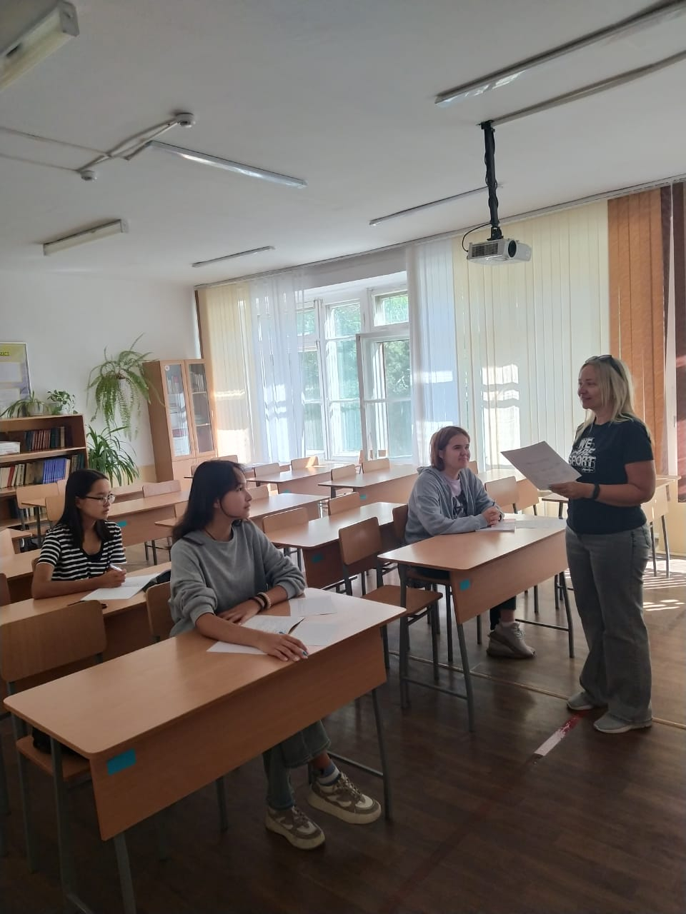 Сегодня состоялось занятие в школе олимпийского резерва по русскому языку для учащихся 8-11 классов. Ребята познакомились с типами заданий, повторили структуру эссе, выполнили практическую часть