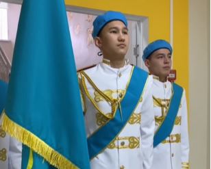 Сегодня, 12 декабря 2024 года, в школе №7 г. Павлодара произошло необычное событие – официально открыт кабинет “Жас Сарбаз”!