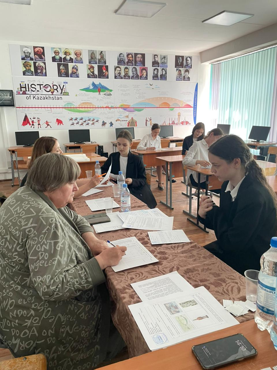 11б сынып оқушылары Қазақстан тарихы бойынша алғашқы мемлекеттік емтиханын сәтті тапсырды.