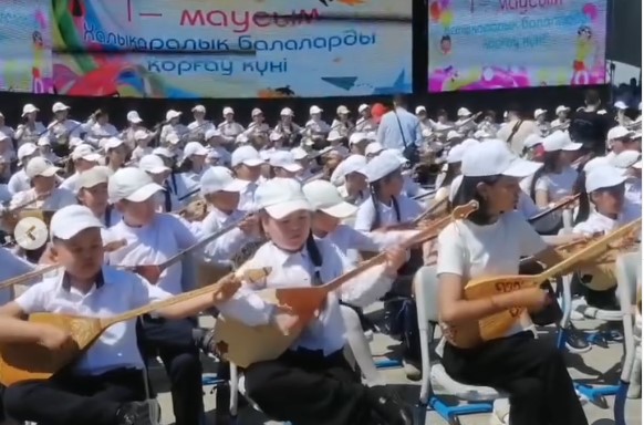 1 маусым Балаларды қорғау күні мерекесінде
