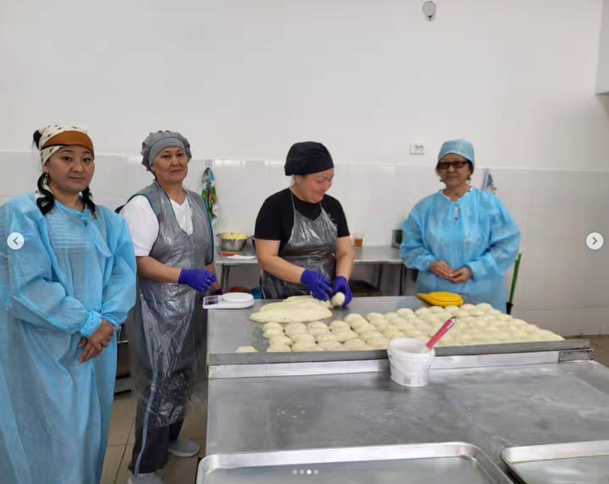 Бракеражды комиссияның мүшелері асхананың жұмыс тәртібімен, мәзірдің ретімен және тамақ сапасының стандартқа сәйкестігімен танысты.