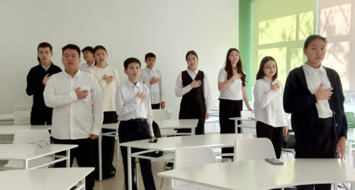 8 “Б” сыныбында “Еңбек етсең емерсің” тақырыбында тәрбие сағаты өтті.