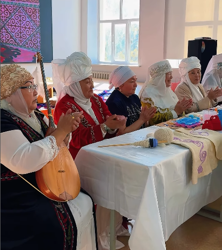 25 сентября в рамках проекта «Даналық мектебі»в было организованно воспитательно-культурное мероприятие «Әжелердің қол өнерлері».