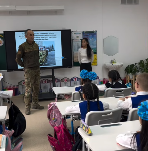 Бүгін 3В сыныпта кәсіби бағдар беру бойынша қызықты сынып сағаты өтті!