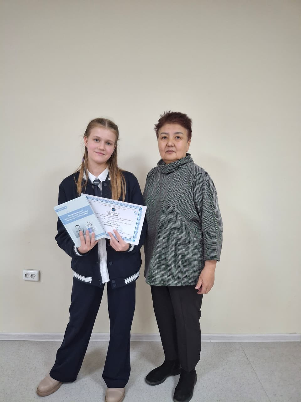 Поздравляем Имангазину БК  с победой (2 место) ее воспитанницы Кислинской Юлии в городской олимпиаде по математике среди уч-ся 5-х классов!