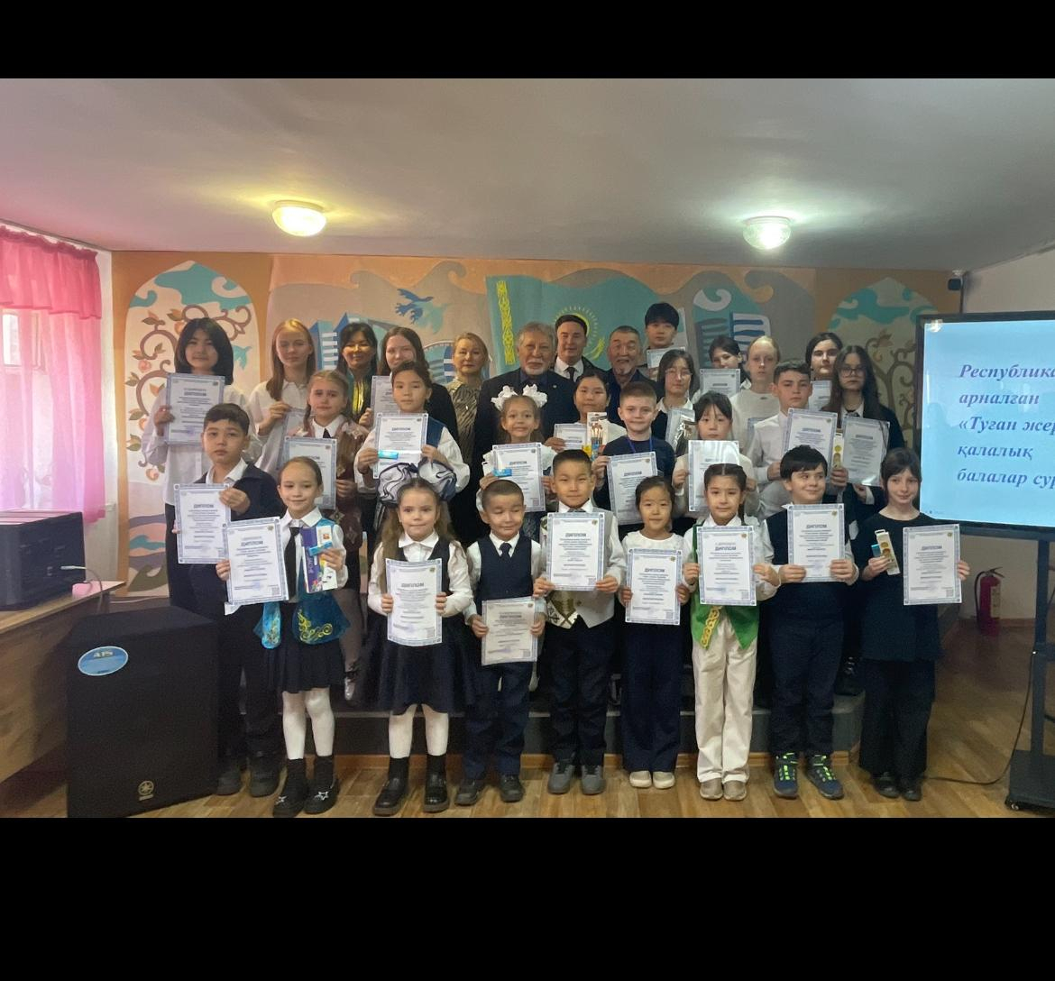 Рисунки школьников ко дню Республики