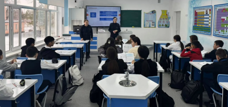 Павлодар қаласы полиция майоры Р.О.Прохорова және Павлодар қаласы полиция аға лейтенанты Р.Т. Жунусова мектепке келіп, «Буллинг», «Кәмелетке толмағандардың әкімшілік және қылмыстық жауаптылығы» тақырыбында профилактикалық дәрістер өткізді.