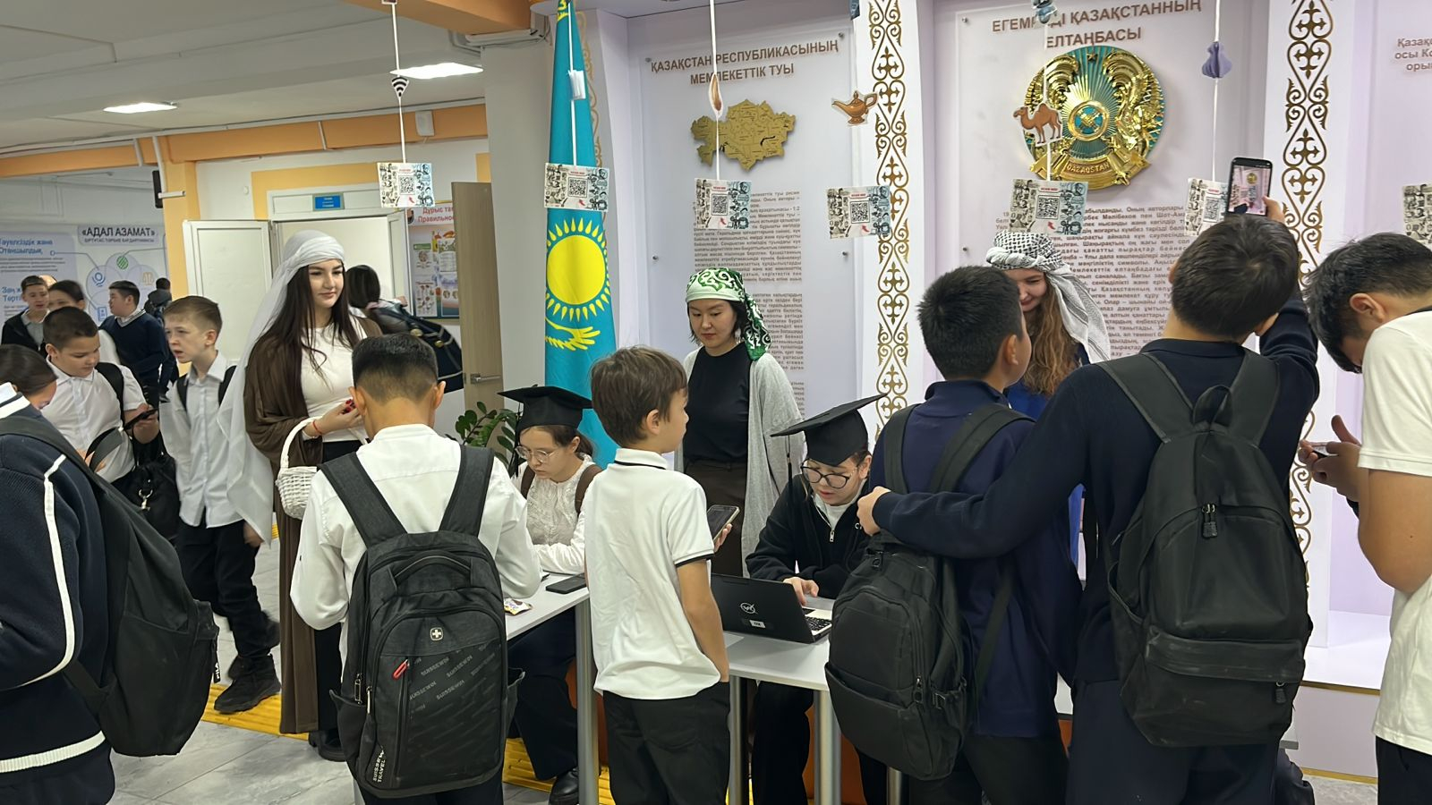 17 қарашада мектепте гуманитарлық пән апталығының ашылуы өтті.