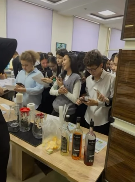 Учащиеся 9-х классов СОШ №27 г. Павлодара, приняли участие в празднике «Адал еңбек- мамандық мереке» в рамках мероприятия посвященное году рабочих профессий.