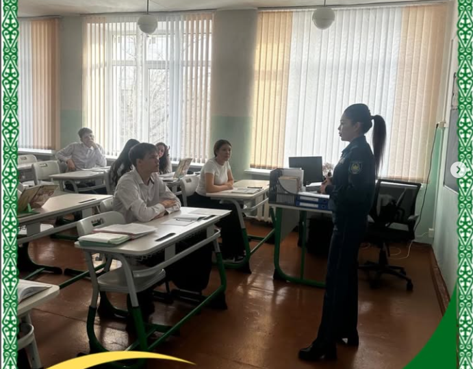 В рамках акции «Закон и порядок» в нашей школе состоялась встреча с инспектором по делам несовершеннолетних Топановой М.Е.