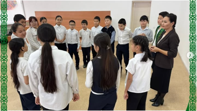 28 қараша күні мектеп психологы «Досболайық» бағдарламасы бойынша 7-сынып оқушыларымен “Мен қоғамдамын: агрессиясыз қалай әрекет етуге болады” тақырбында тренинг өткізді.